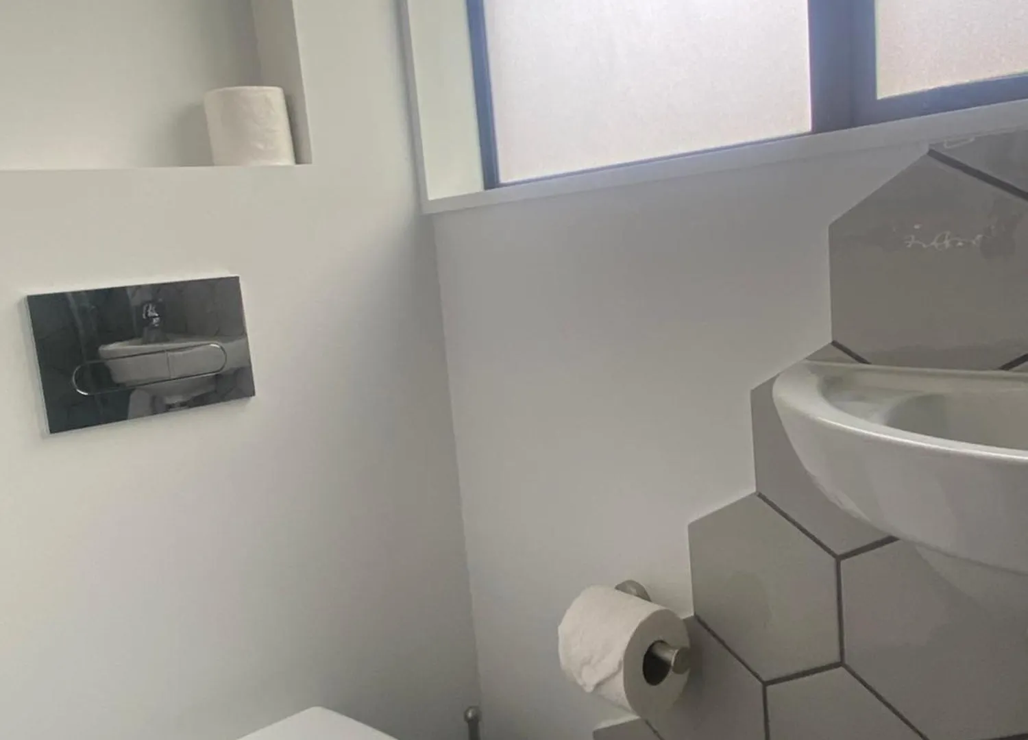 Christchurch Airport Tiny House 0*,